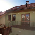 Bily Jednorozec 4*